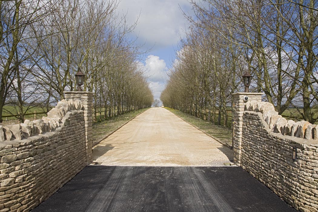 Gate with traditional Cotswold stonework
